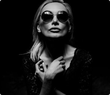 d03-Img-BW-Girl.jpg